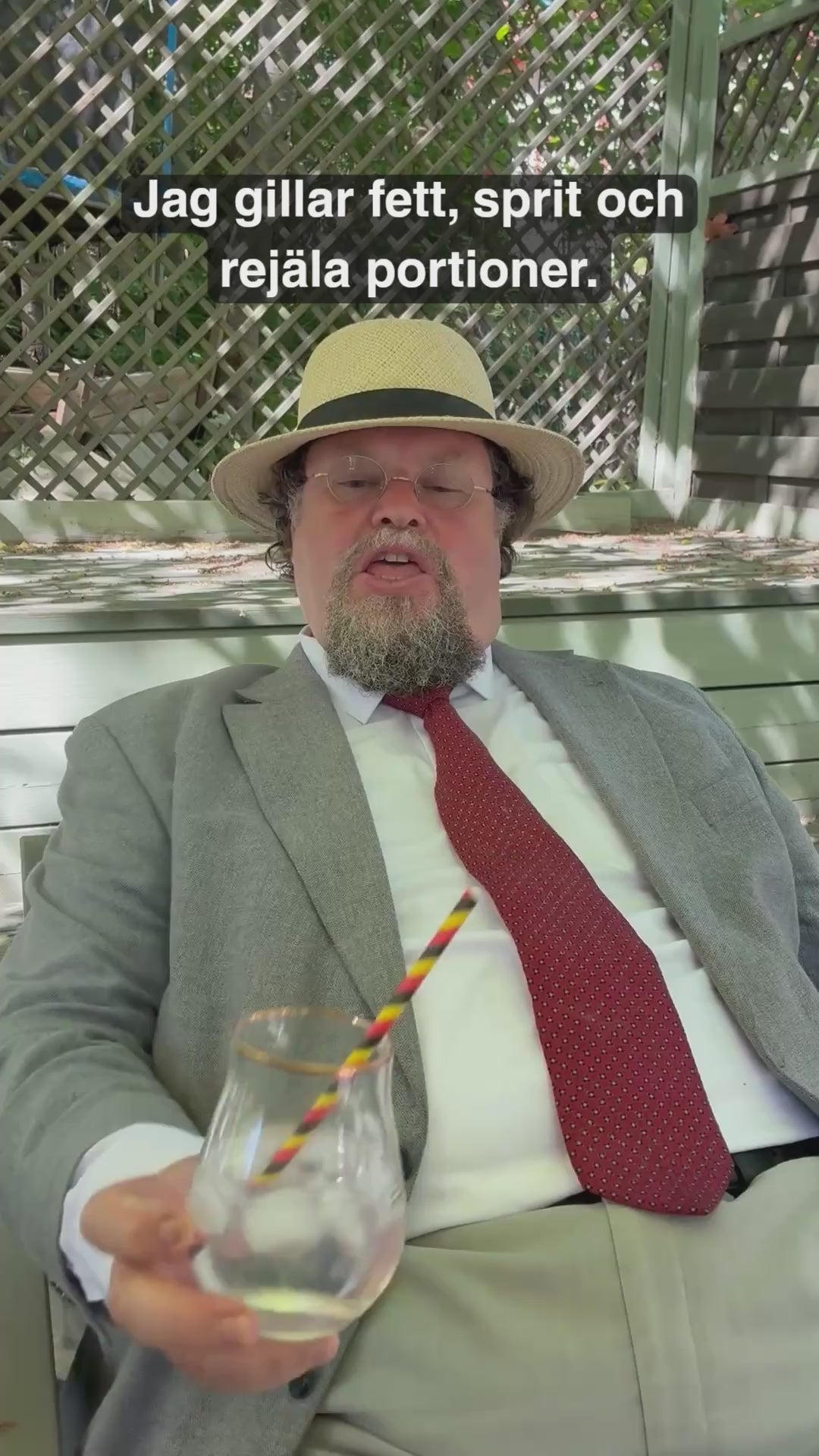 Video där Edvard Blom håller i ett tastingglas och berättar om glasets många användningsområden.