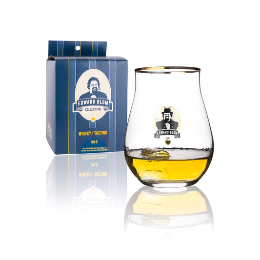 WHISKY / TASTING GLAS, Med citat, Edward Blom, Framsida, Vit bakgrund, Med dryck i, Present kartong, DET VIKTIGA ÄR INTE HUR MÅNGA ÅR DU FÅR, UTAN VAD DU FYLLER DEM MED!
